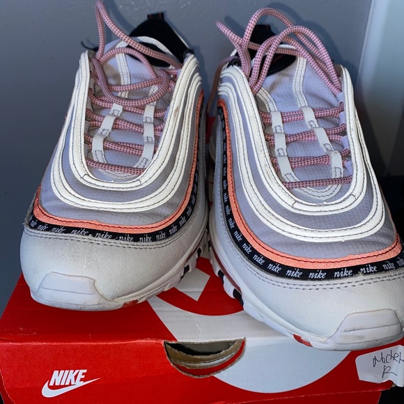 im trying to sell these pretty good sneakers!!!